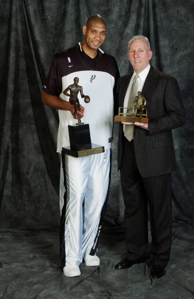 2003, gli Spurs fanno incetta di premi: Duncan  mvp, Pop  coach dell&#39;anno